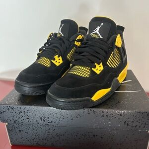 Julia Jordan Men's Black and Yellow Sneakers
